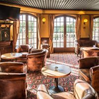 La Causerie, the bar at Château de la Tour