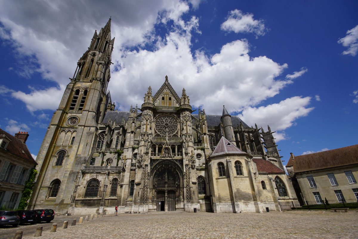 BIS 60 CPA SENLIS La Cathédrale