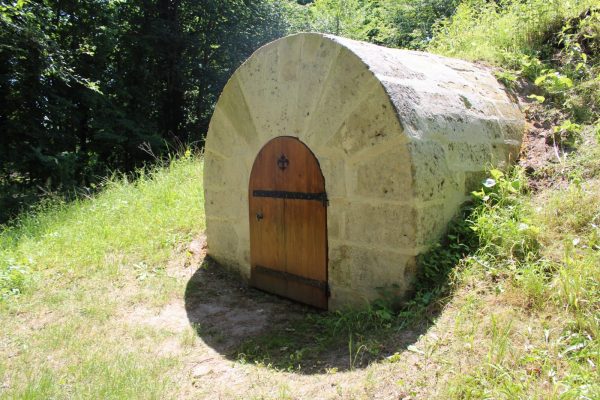 Besichtigung mit Führung " La Grande glacière de Chantilly ancêtre du bac à glaçons version XXL "