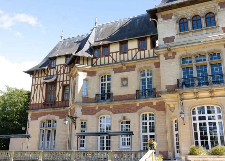 Château Jeanne & The Forest – Château de Montvillargenne