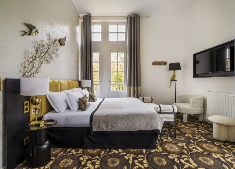 Château Jeanne & the Forest