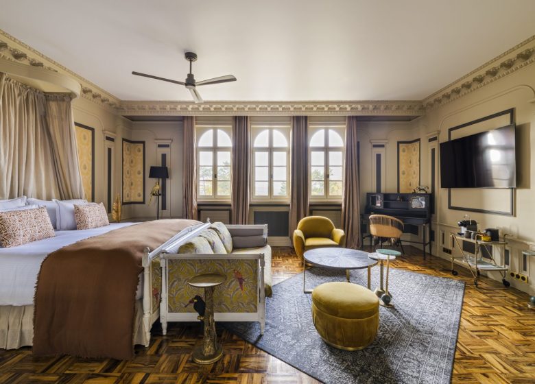 Château Jeanne & the Forest