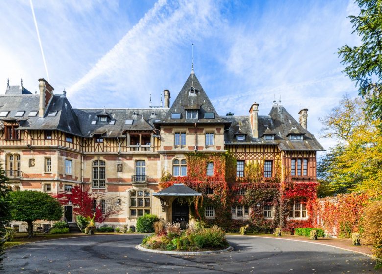 Château Jeanne & the Forest