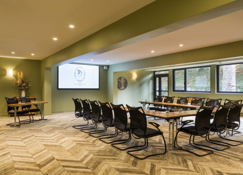 Château Jeanne & the Forest