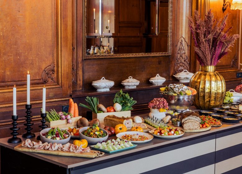 Château Jeanne & the Forest