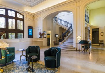 Château Jeanne & the Forest