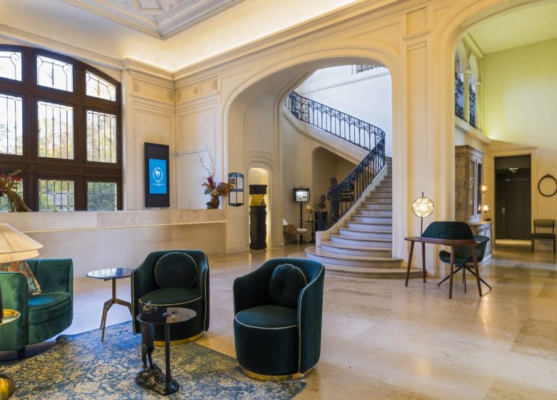 Château Jeanne & the Forest