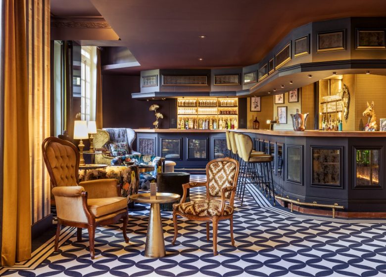 Château Jeanne & the Forest