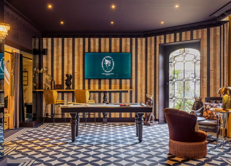 Château Jeanne & the Forest