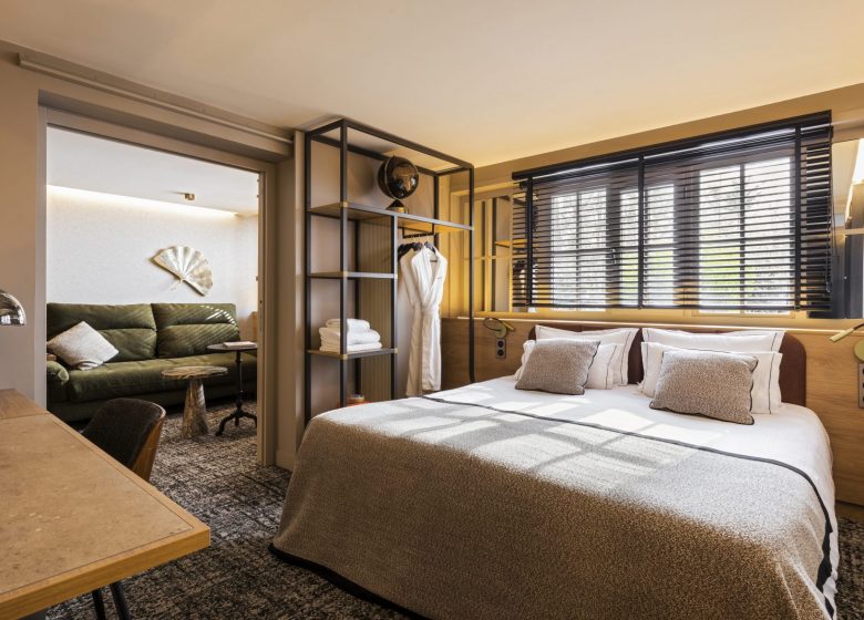 Château Jeanne & the Forest