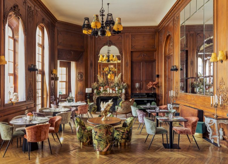 Château Jeanne & the Forest