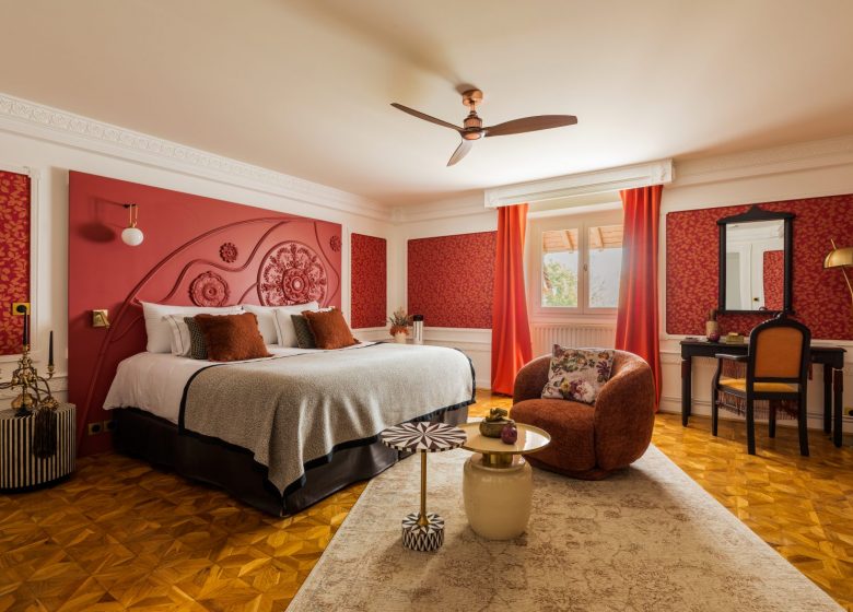 Château Jeanne & the Forest