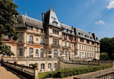 Château Jeanne & the Forest