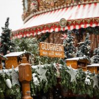 Tiovivo navideño en la plaza Henri IV de Senlis